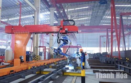 Nhà máy Cơ khí công nghệ cao Nghi Sơn ứng dụng công nghệ tự động hóa tích hợp robot, cobot sản xuất cấu kiện thép siêu trường, siêu trọng.