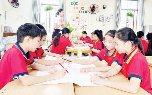  Giờ học của cô và trò Trường Tiểu học Bích Sơn (phường Việt Yên). 
