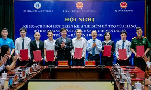  Lãnh đạo Bộ Khoa học và Công nghệ, UBND tỉnh Bắc Ninh trao thỏa thuận hợp tác cho các doanh nghiệp đồng hành hỗ trợ cửa hàng, hộ kinh doanh bán buôn, bán lẻ chuyển đổi số. 