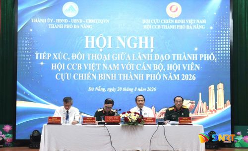 Các đại biểu lãnh đạo đồng chủ trì hội nghị. Ảnh: KHÁNH NGÂN