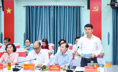 Bí thư Đảng ủy, Chủ tịch HĐND phường Liên Chiểu Nguyễn Đình Khánh Vân phát biểu tại buổi làm việc. Ảnh: NGỌC PHÚ