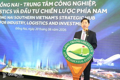 Phó Trưởng ban phụ trách Ban Quản lý các Khu công nghiệp, Khu kinh tế thành phố Đồng Nai Phạm Việt Phương phát biểu tại hội nghị. Ảnh: Vương Thế