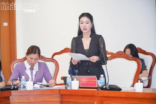 Bà Phạm Kim Dung - Chủ tịch Miss World Việt Nam phát biểu ý kiến.
