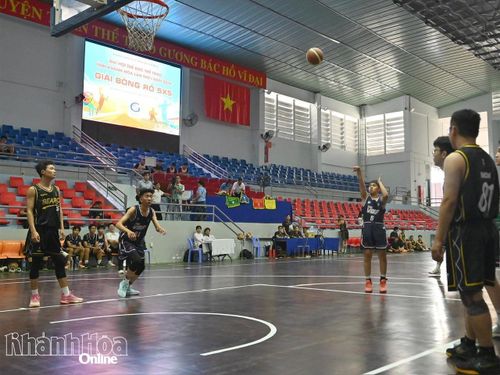 Các đội thi đấu môn bóng rổ, một trong những nội dụng tại đại hội.