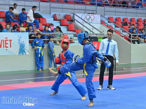 Thi đấu Vovinam các nhóm tuổi trong khuôn khổ đại hội.