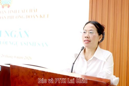Đồng chí Giàng Thị Hoa - Phó Chủ tịch Hội Nông dân tỉnh phát biểu tại buổi giải ngân.