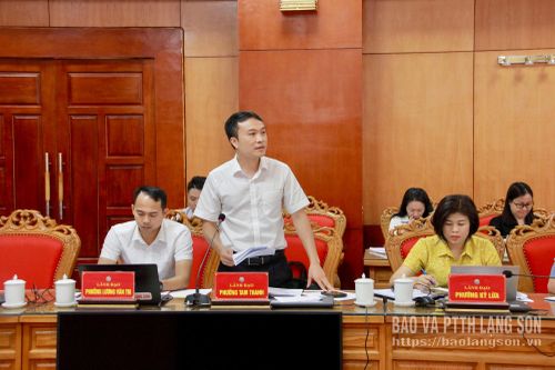 Lãnh đạo UBND phường Tam Thanh phát biểu tại cuộc họp