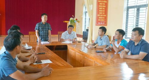 Buổi sinh hoạt Chi bộ thôn Bản Tát, xã Châu Quế.