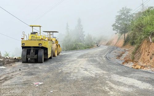 Tuyến đường tỉnh lộ 153 đang được đầu tư nâng cấp theo nguồn vốn chương trình mục tiêu quốc gia.