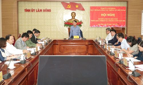 Phó Bí thư Thường trực Tỉnh ủy Đặng Hồng Sỹ - Trưởng Ban Chỉ đạo công tác thông tin đối ngoại tỉnh chủ trì Hội nghị sơ kết 6 tháng đầu năm 2026. Ảnh tư liệu