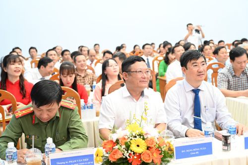 Các đại biểu dự hội nghị