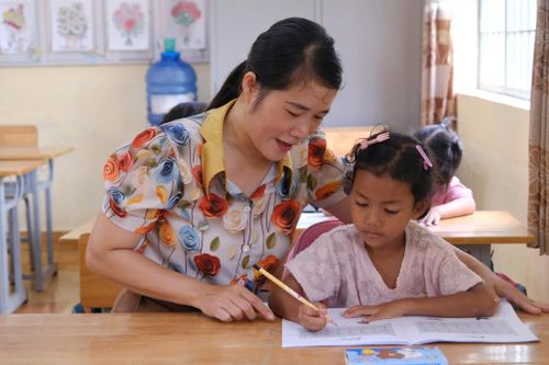 Các điểm trường ở cách xa, khó đi lại vẫn giữ nguyên tại chỗ, tạo thuận lợi cho học sinh và phụ huynh
