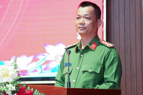 Đại tá Đậu Xuân Bảo, Phó Giám đốc Công an tỉnh phát biểu tại hội nghị