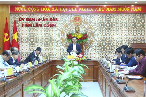 Ủy viên Ban Chấp hành Trung ương Đảng, Phó Bí thư Tỉnh ủy, Chủ tịch UBND tỉnh Lâm Đồng Hồ Văn Mười chủ trì làm việc với các đơn vị về tiến độ sử dụng đất