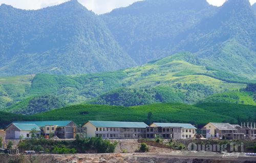 Trường phổ thông nội trú TH-THCS Dân Hóa đang trong quá trình hoàn thiện - Ảnh: X.V