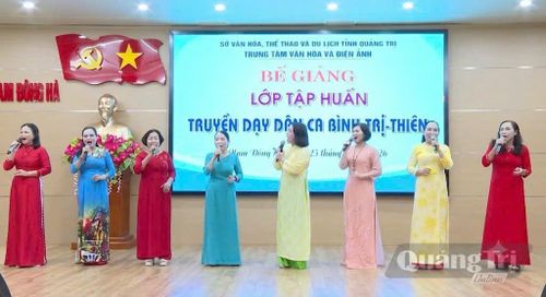 Lớp tập huấn “Truyền dạy dân ca Bình Trị Thiên” ở phường Nam Đông Hà - Ảnh: A.T