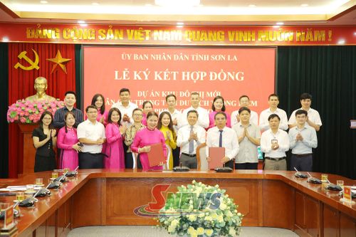 UBND tỉnh và chủ đầu tư ký kết hợp đồng triển khai dự án Khu đô thị mới lân cận trung tâm du lịch trọng điểm tại phường Vân Sơn.