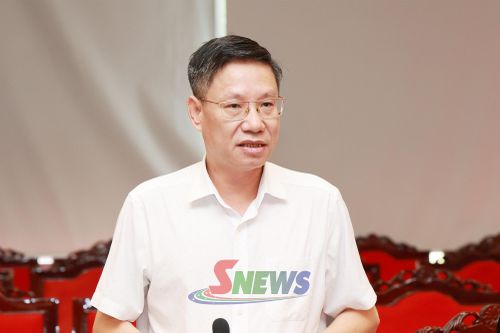 Lãnh đạo Sở Nông nghiệp và Môi trường báo cáo tại chương trình làm việc.