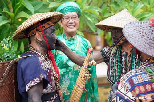  Lễ hội điện Huệ Nam là sinh hoạt truyền thống mang yếu tố văn hóa tâm linh của một bộ phận dân cư xứ Huế nói riêng và cả nước nói chung.