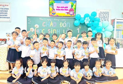 Học sinh lớp 1 Trường Tiểu học Đặng Văn Ngữ (phường An Cựu)