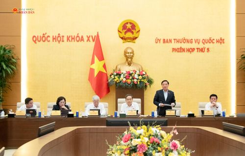 Chủ tịch Quốc hội Trần Thanh Mẫn chủ trì phiên họp, Phó Chủ tịch Quốc hội Nguyễn Khắc Định điều hành nội dung thảo luận