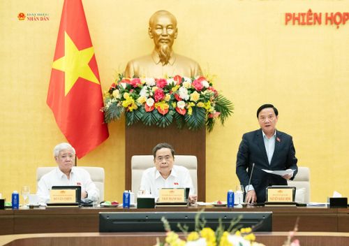 Phó Chủ tịch Quốc hội Nguyễn Khắc Định điều hành nội dung thảo luận