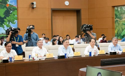 Các đại biểu tham dự phiên họp
