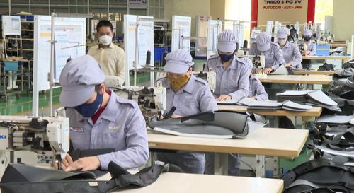 Không chỉ mở thêm “cửa” tín dụng, các ngân hàng còn đang đồng hành cùng doanh nghiệp quản trị dòng tiền.