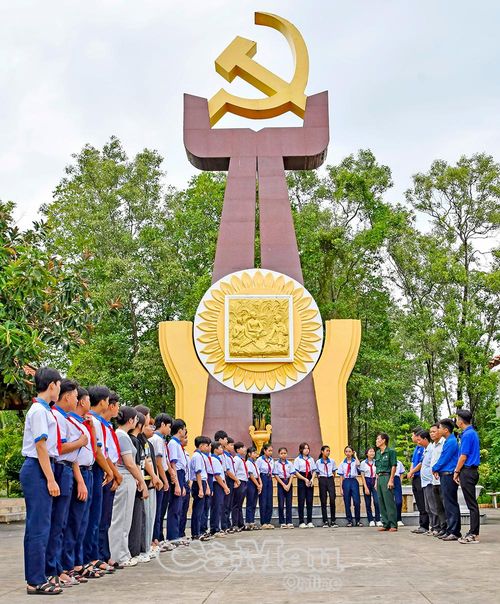 Tại Di tích Nơi thành lập Chi bộ Ðảng Cộng sản đầu tiên của tỉnh Bạc Liêu (nay thuộc xã Long Ðiền, tỉnh Cà Mau), công tác giáo dục truyền thống cách mạng được thực hiện thường xuyên, ý nghĩa.