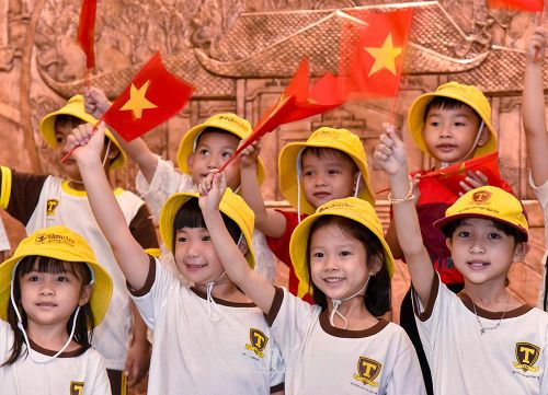 Dù chưa hiểu hết giá trị của hoà bình nhưng thiếu nhi rất thích thú với hoạt động trải nghiệm, giáo dục truyền thống lịch sử.