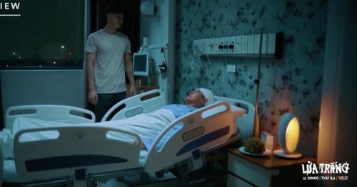 Lão Công nói chuyện với kẻ nội gián.