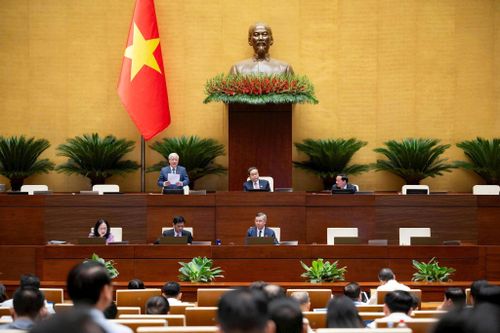 Ủy viên Bộ Chính trị, Phó Chủ tịch Thường trực Quốc hội Đỗ Văn Chiến điều hành phiên thảo luận. Ảnh: media.quochoi.vn