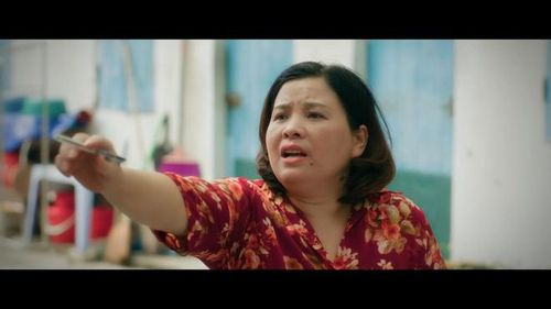 Thanh Hương, Đan Lê, Hồ Liên hoá thân thành các nữ cầu thủ.