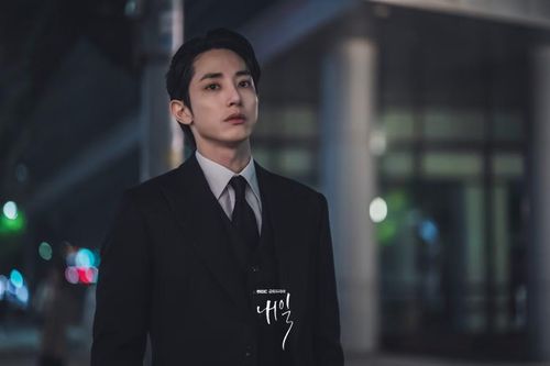 Lee Soo Hyuk trong Tomorrow.