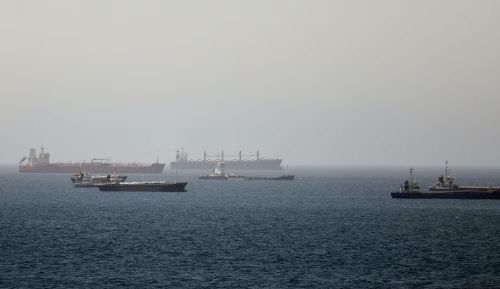 Việc tàu thuyền chuyển sang tuyến do Oman quản lý cũng có thể ảnh hưởng đến kế hoạch thu phí qua Hormuz mà Iran nhiều lần đề cập.