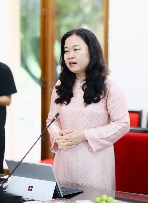Phát biểu tại sự kiện, Phó Giám đốc Sở Tư pháp thành phố Hà Nội Phạm Thị Thanh Hương chúc mừng Adou Minh, tin tưởng rằng với tài năng, kinh nghiệm và tình yêu dành cho Việt Nam, cầu thủ này sẽ nhanh chóng hòa nhập, trở thành thành viên tích cực mang lại niềm vui cho bóng đá, cho người hâm mộ Việt Nam