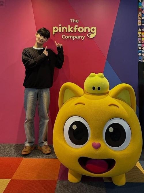 Park nói rằng hình tượng "cậu bé Baby Shark" không phải quá khứ mà anh muốn bỏ lại phía sau. Ảnh: Pinkfong, @geonroung/Instagram.