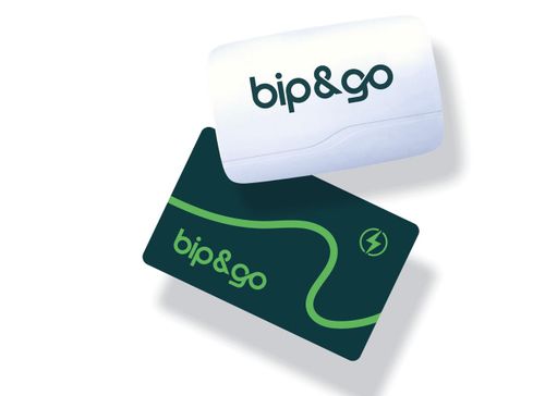  Thiết bị gắn sau gương chiếu hậu dành cho thu phí không dừng xuyên quốc gia ở châu Âu. Ảnh: Bip&Go.