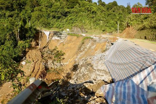 Một số điểm địa hình phức tạp khiến công tác triển khai khắc phục gặp khó khăn