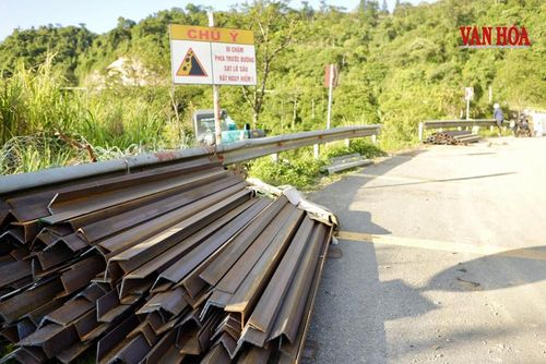 Vật liệu được tập kết chờ thi công