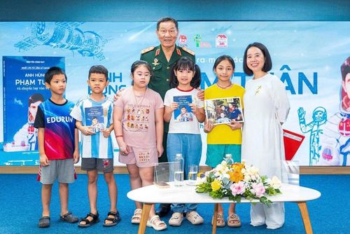 Dự án “Sách nhà mình” phối hợp tổ chức hoạt động khuyến đọc theo sự kiện, chủ điểm cho các em thiếu nhi. Ảnh: NVCC