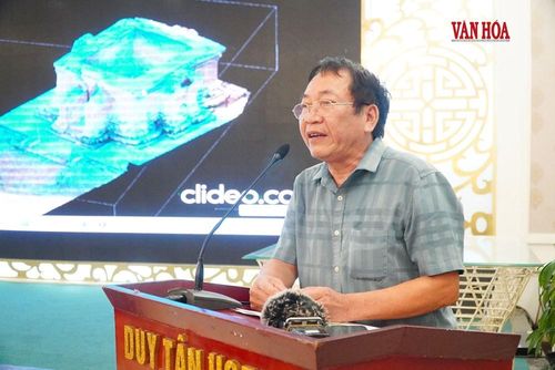 Kỹ sư Lê Văn Quảng, nguyên Giám đốc Phân viện Khoa học công nghệ và xây dựng miền Trung chia sẻ về phương án bảo tồn di tích Tháp Chăm Phú Diên. Ảnh: S.Thùy
