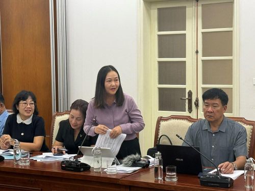 Các thành viên Ban Tổ chức góp ý về công tác chuẩn bị