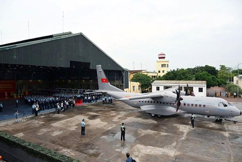 Máy bay vận tải quân sự CASA C-295 vào vị trí