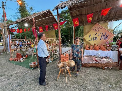 Không gian “Kết nối sản phẩm” – nơi hội tụ, giới thiệu những sản phẩm gốm đặc trưng và sản phẩm mới của làng nghề