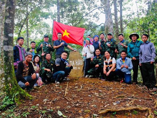 Đoàn khảo sát chinh phục đỉnh Tà Hau, điểm đến giàu tiềm năng phát triển du lịch trekking tại Suối Tọ