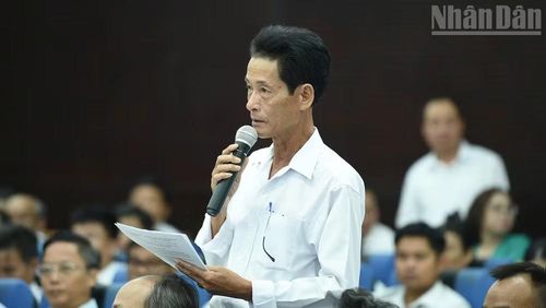 Đại diện hội viên nông dân địa phương phát biểu. (Ảnh: THANH TÂM)