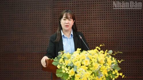 Lãnh đạo các sở, ngành trả lời ý kiến. (Ảnh: THANH TÂM)