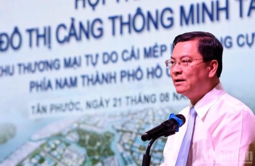 Ông Nguyễn Công Vinh, Phó Chủ tịch Ủy ban nhân dân Thành phố Hồ Chí Minh phát biểu tại hội thảo. (Ảnh: Lê Đình Thìn)