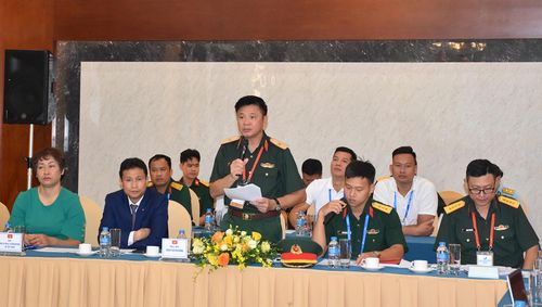Thiếu tướng Trần Bá Khương chủ trì hội nghị kỹ thuật Giải bóng chuyền Quân đội các nước ASEAN mở rộng năm 2026. Ảnh: MỸ ANH